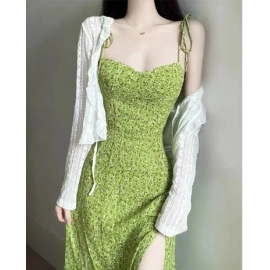 Waist up 2024 summer new women's clothing, green Campanula floral floral beach vacation outfit, camisole dress