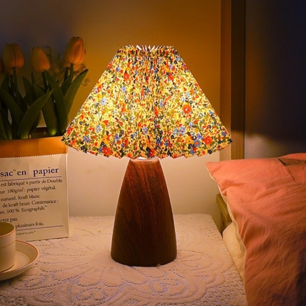 Nordic retro ceramic desk lamp with pleated bedroom bedside lamp design, imitating wood grain decoration atmosphere, small night light Nordic retro ceramic desk lamp with pleated bedroom bedside lamp design, imitating wood grain decoration atmosphere, small night light